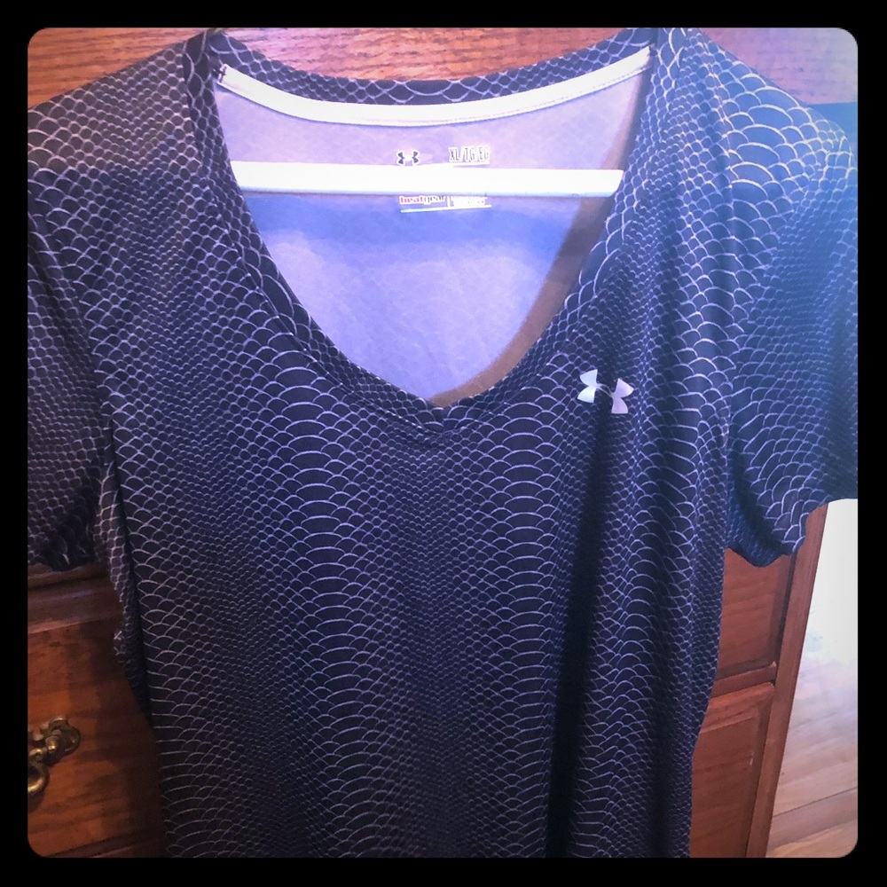 Women’s underarmour heat gear top